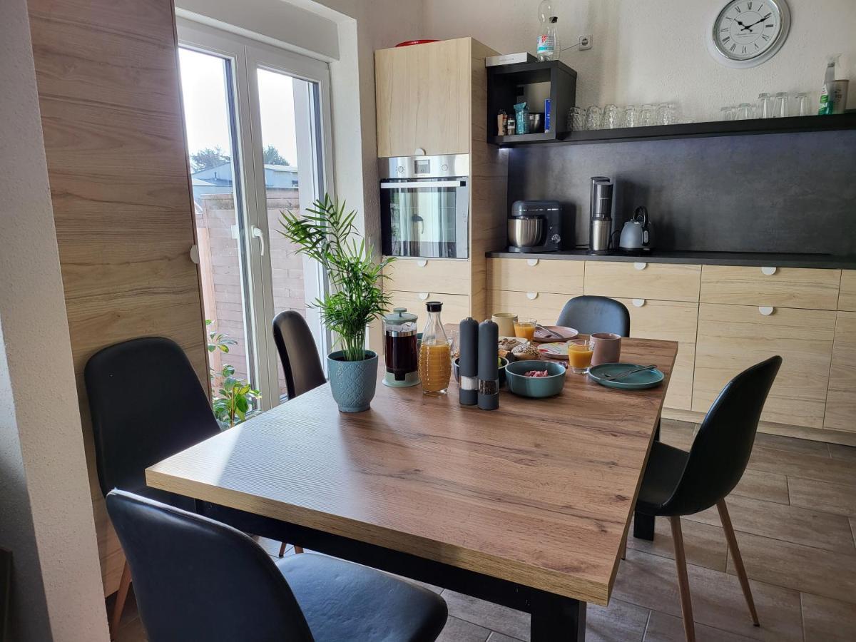 Modernes Behagliches Haus Mit Kamin, Terrasse Und Garten Magdeburg Exterior photo