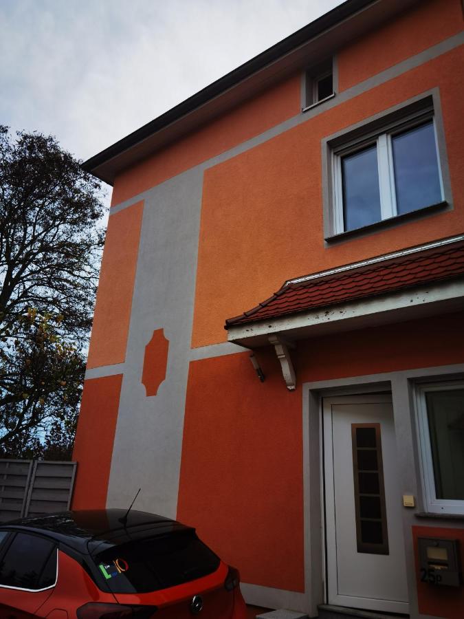 Modernes Behagliches Haus Mit Kamin, Terrasse Und Garten Magdeburg Exterior photo